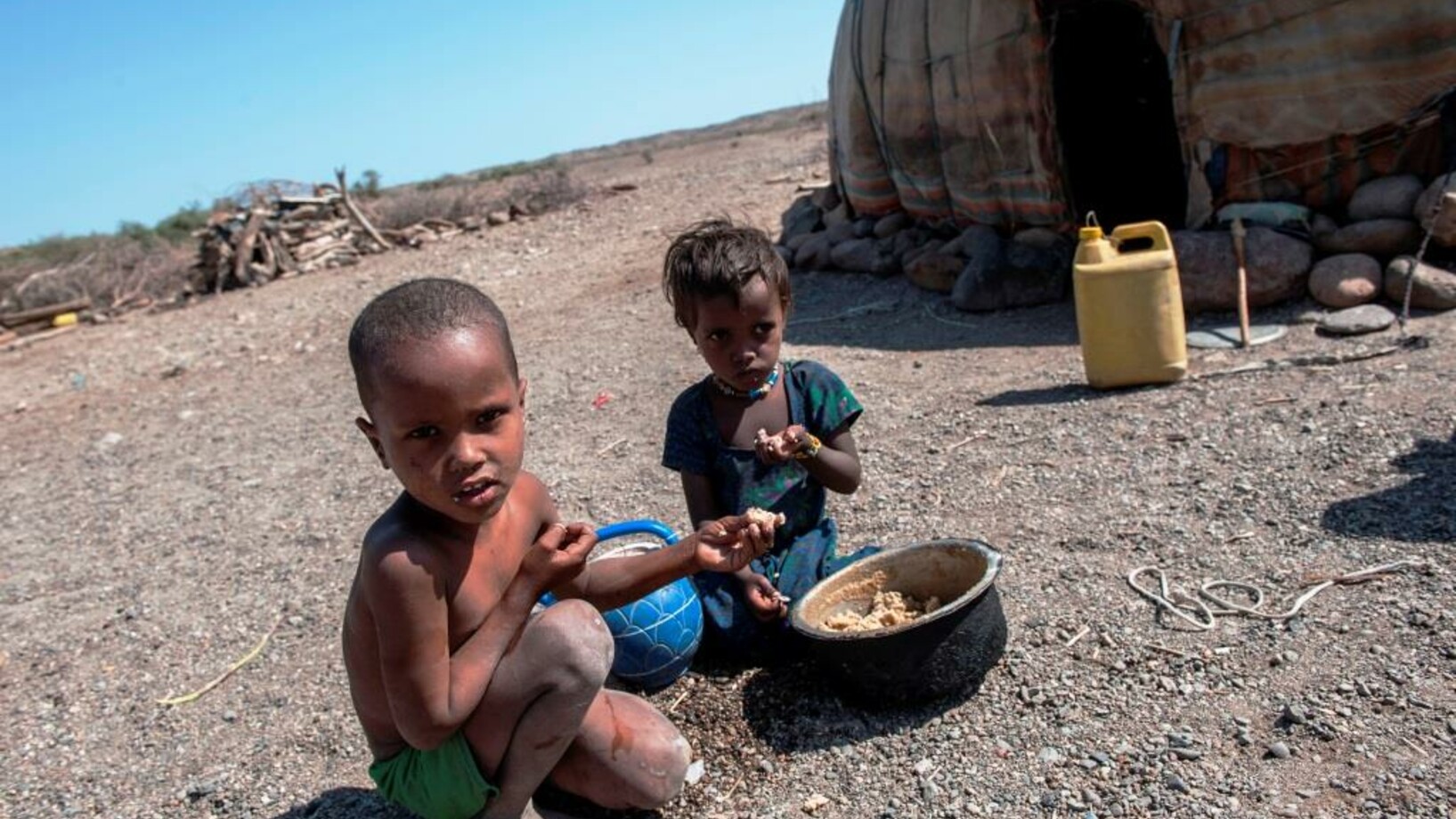 Äthiopischer Junge in der Dürre - Stiftung Menschen für Menschen