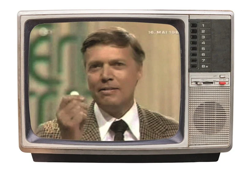 Retrofernseher mit Karlheinz Böhm auf dem Bildschirm