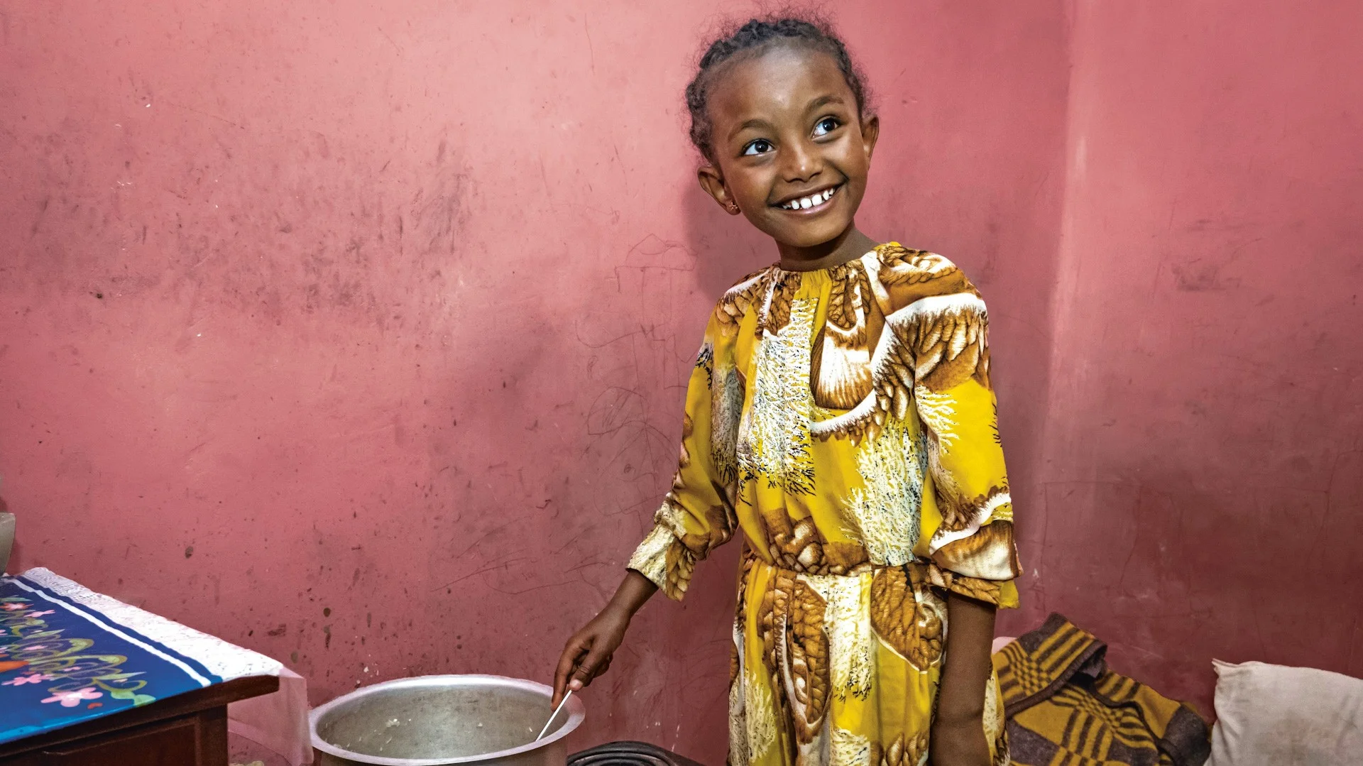 Tigist in ihrem zu Hause in Debre Berhan_Stiftung Menschen für Menschen