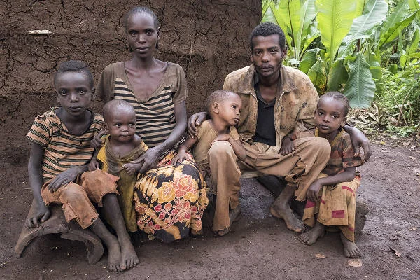 Abebe Gemade und Familie in Armut Äthiopien - Stiftung Menschen für Menschen