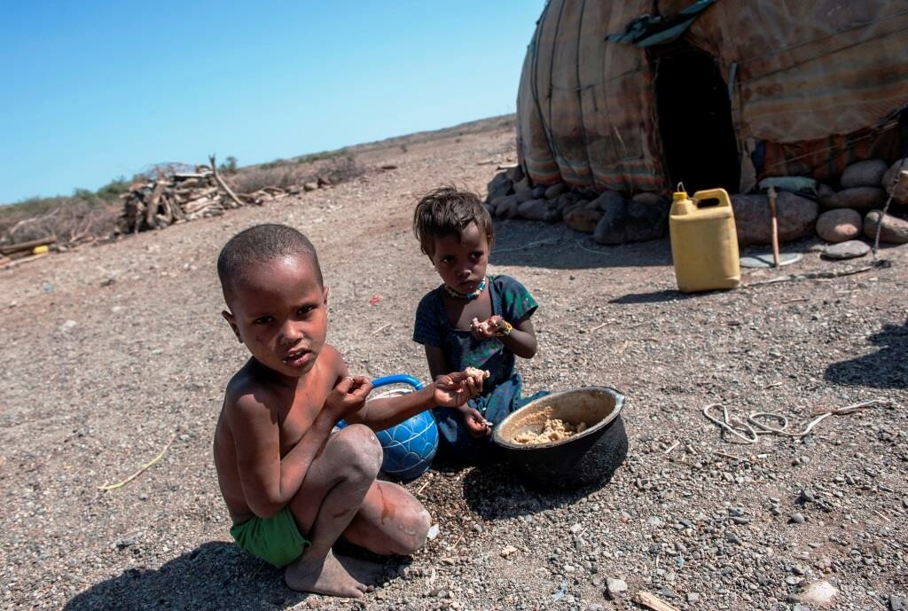 Äthiopischer Junge in der Dürre - Stiftung Menschen für Menschen