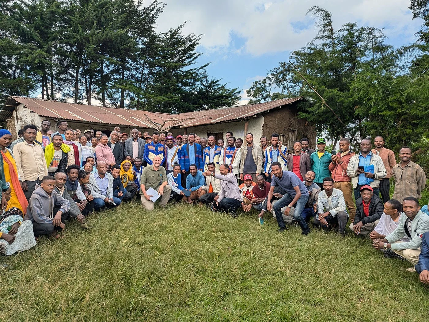 Residents' meeting in Raphe, Ethiopia | Foundation Menschen fuer Menschen Claudio Capaul in the crowd