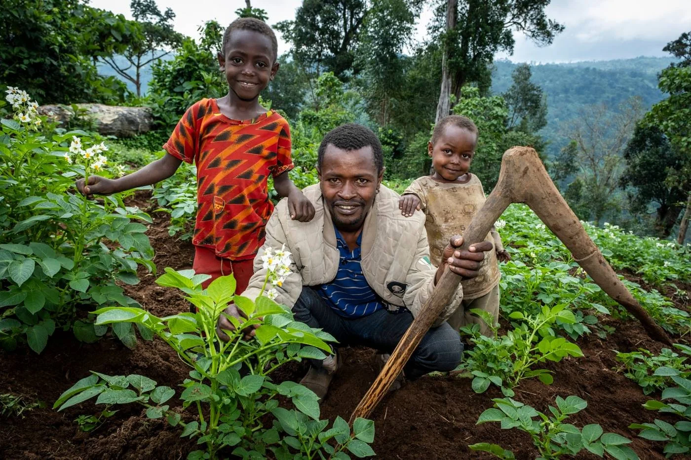 Bauer mit seinen Söhnen