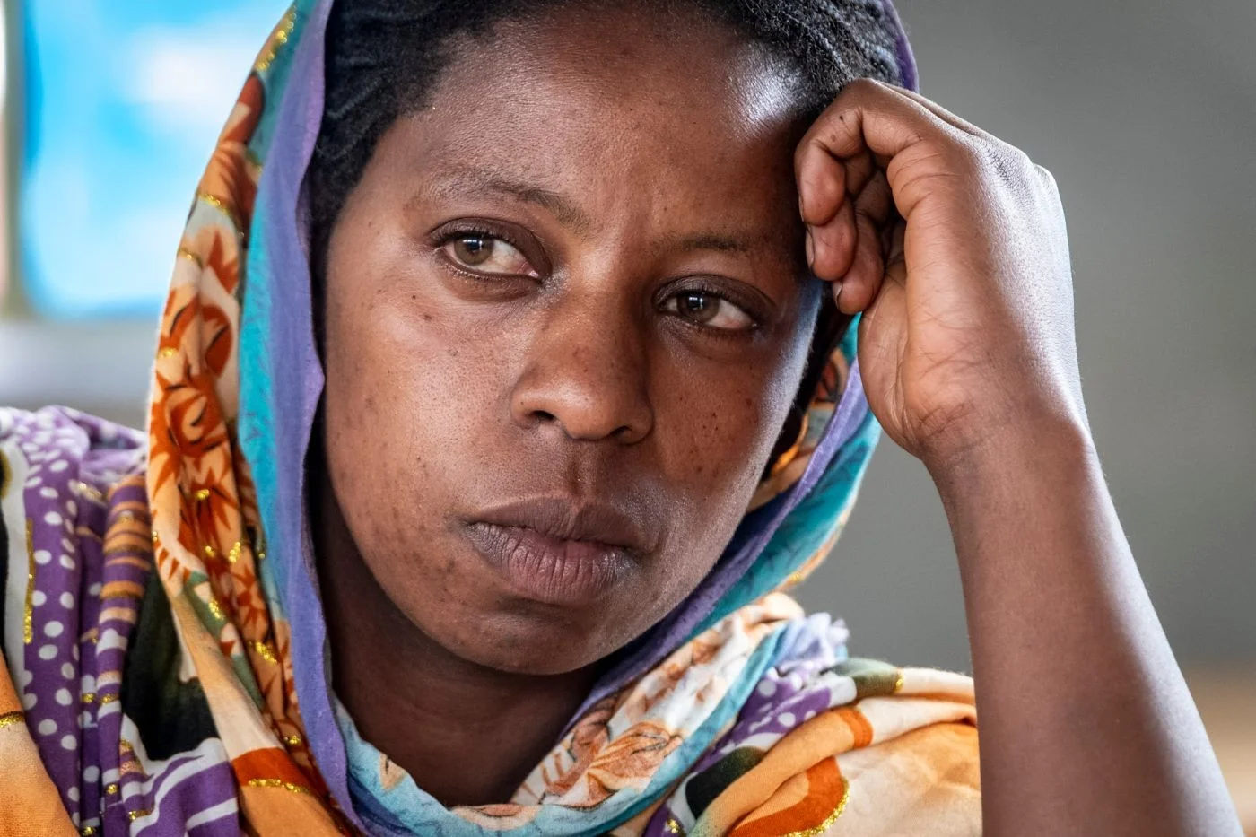 Mikrokreditnehmerin Zinash schaut nachdenklich