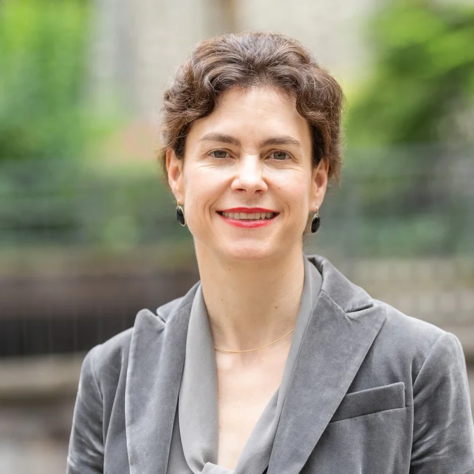 Portrait von Stiftungsrätin Nora Teuwsen