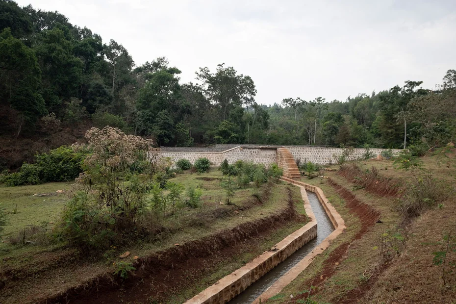 Stauwehr: Hier wird das Flusswasser in den Hauptkanal geleitet