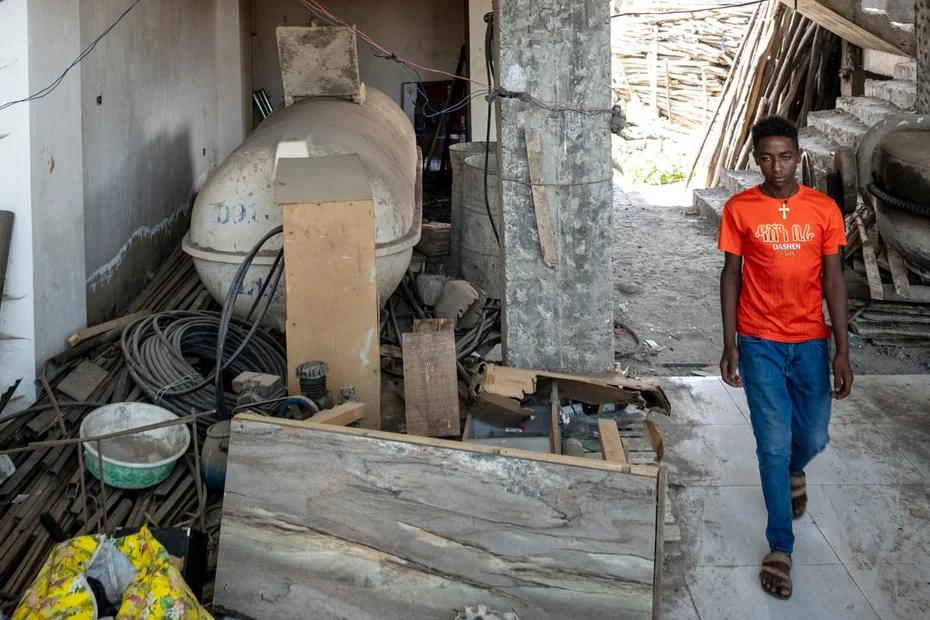 Ayele verlässt sein Zuhause auf der Baustelle