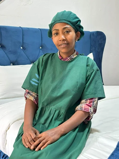 Bizuye in Arbeitsuniform für die Ausbildung