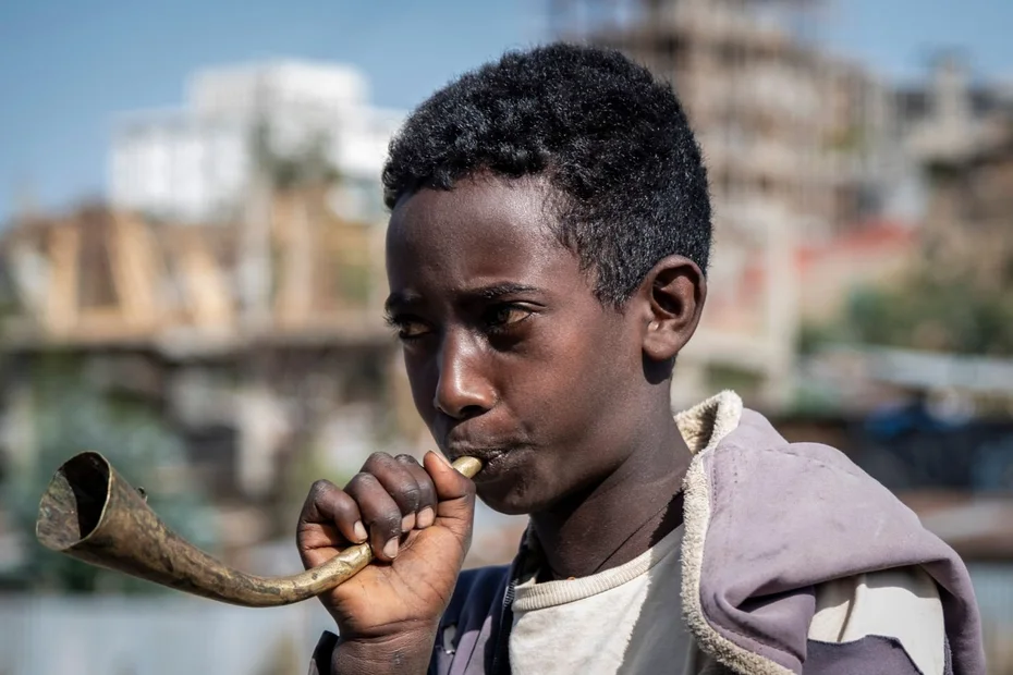 Habtamu bläst in seine Horn