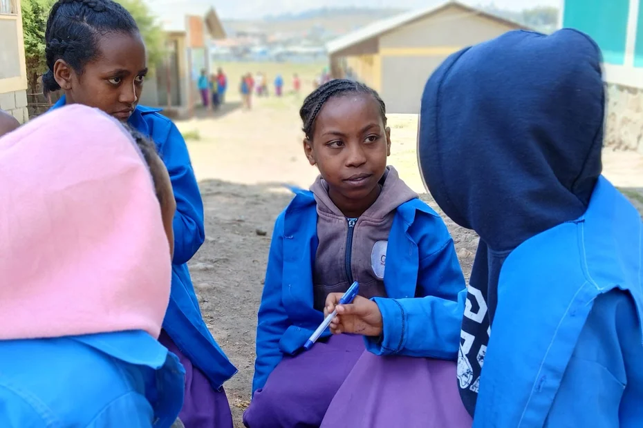 Mädchen in Schuluniformen in Debre Berhan