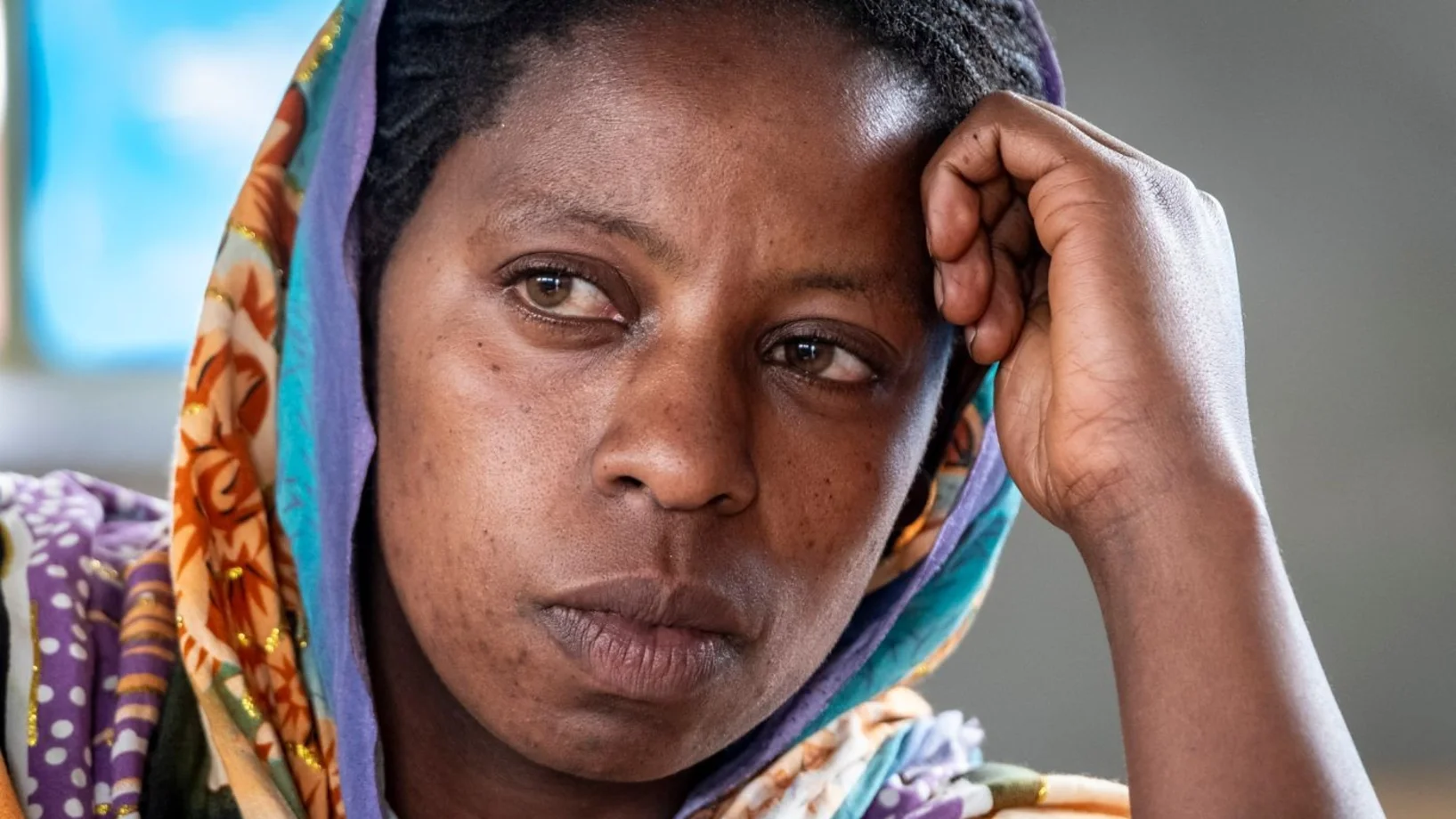 Mikrokreditnehmerin Zinash schaut nachdenklich